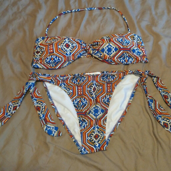 Jessica Simpson bikini - Picture 1 of 2