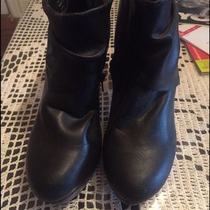 Madden Girl Craviss booties size 8