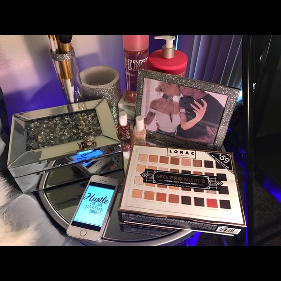 Brand new Lorac mega pro 3 palette - Picture 1 of 3