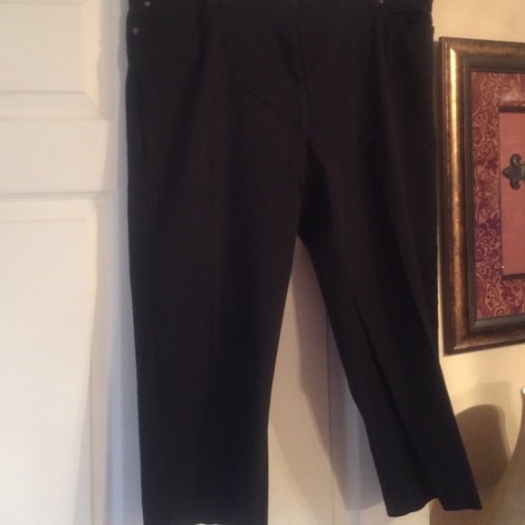 Women's black Capri