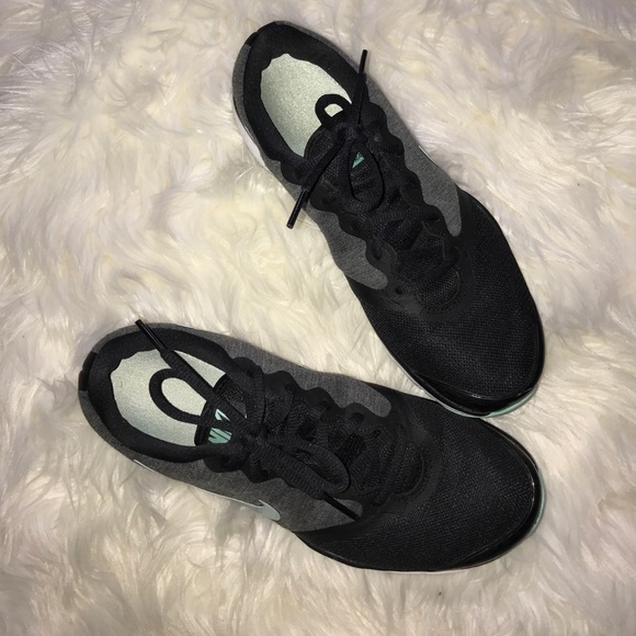 Nike shoes - Picture 2 of 4