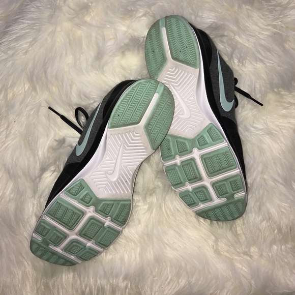 Nike shoes - Picture 4 of 4