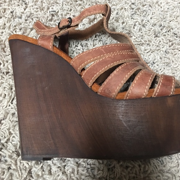 Brown ankle strap platforms - Picture 2 of 4