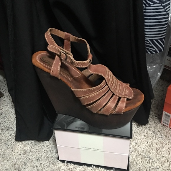 Brown ankle strap platforms - Picture 3 of 4