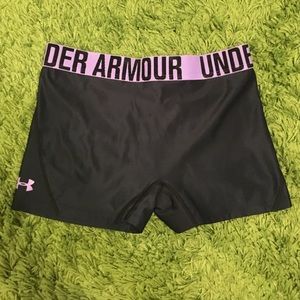 Under Armour short compression shorts size M