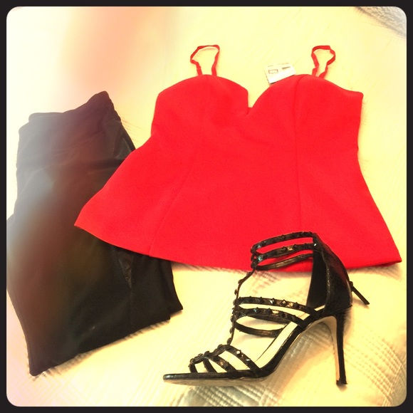 Sexy Guess red top new !!