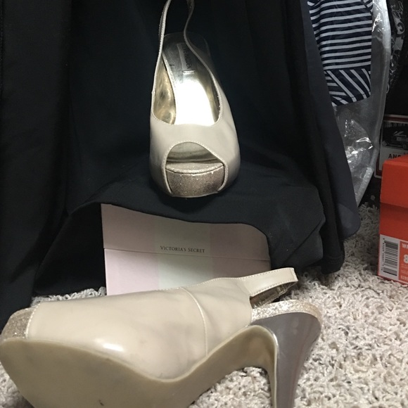 Taupe and gold platform sling back heels - Picture 2 of 3