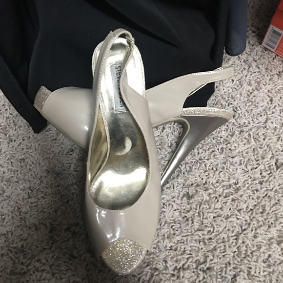 Taupe and gold platform sling back heels - Picture 3 of 3