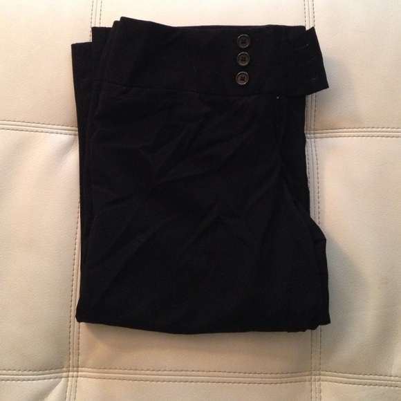 Dress capris only warn a few times - Picture 1 of 3