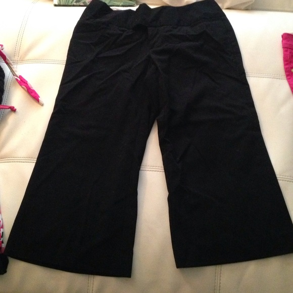 Dress capris only warn a few times - Picture 3 of 3