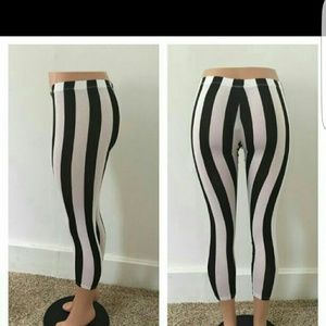 Striped leggings black and white vertical straight