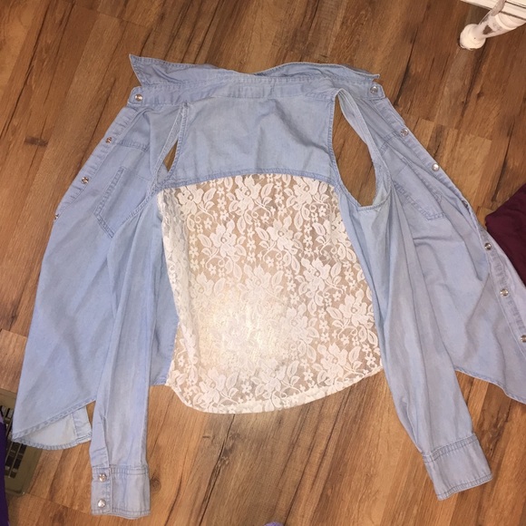 Cute/Lace Button Up - Picture 2 of 2