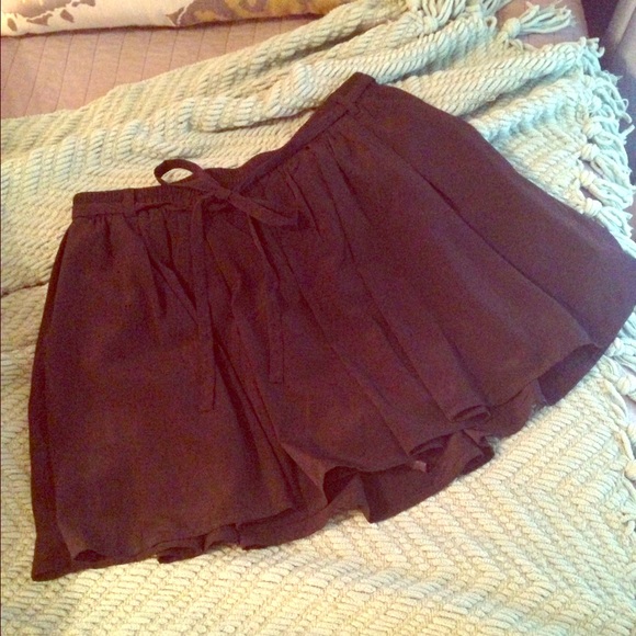 Black pleated mini skort