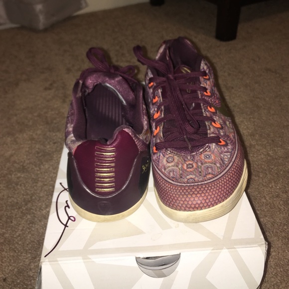 Kobe 9 - Picture 2 of 4