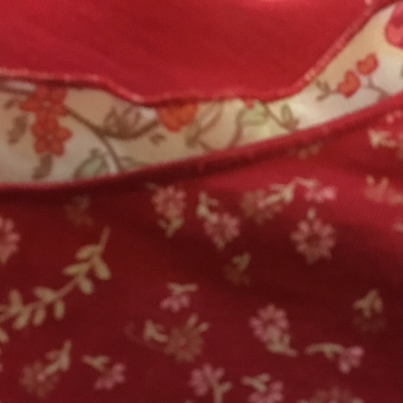 Adorable Girls Red floral L/S top w/ accent lining - Picture 4 of 4