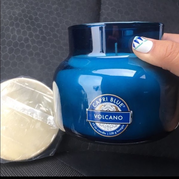 Anthropologie 19 oz candle