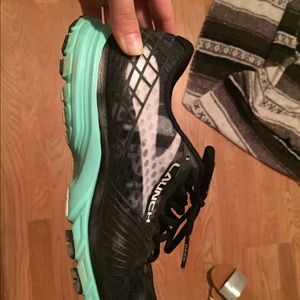 Size 8 Brooks Launch