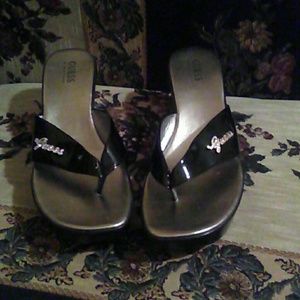 Guess bling black 9 M thong wedges