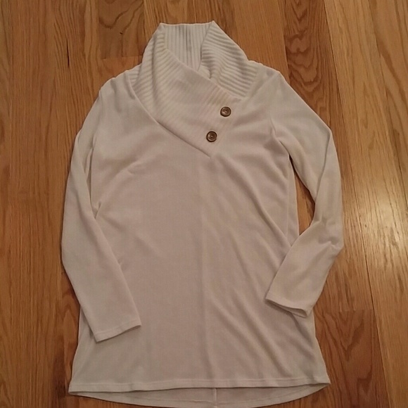 Crowl neck light knit sweater