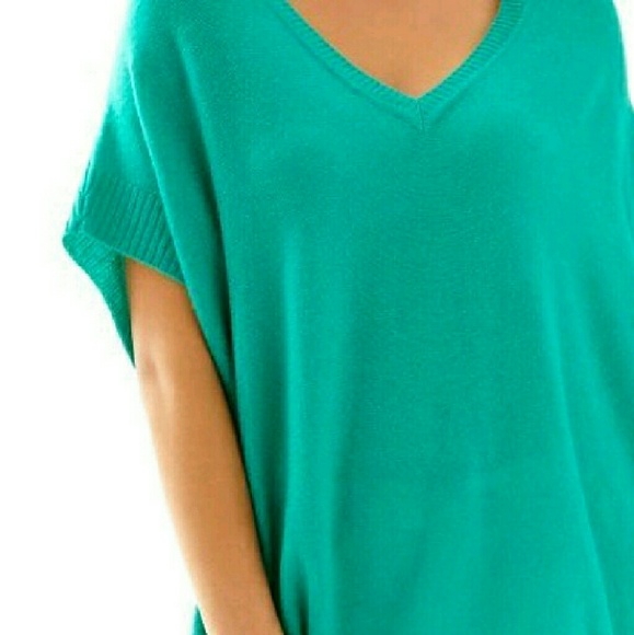ISO I'm search of ... this top / sweater.any color
