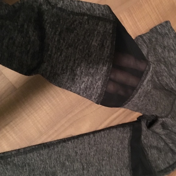 Gray leggings with mesh inserts - Picture 2 of 3