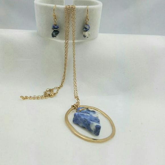 Stone earrring and necklace set