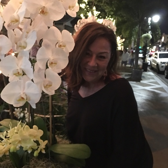 Meet your Posher, Christine - Picture 2 of 2