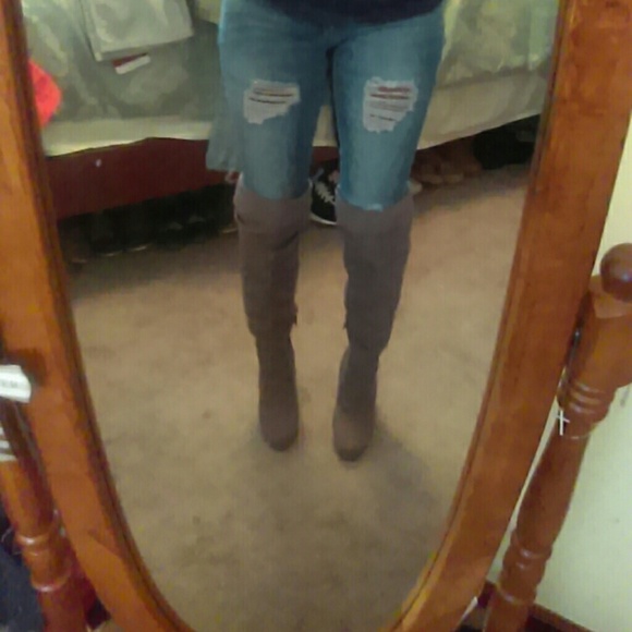 Heels - Picture 2 of 3