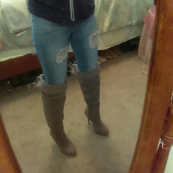 Heels - Picture 3 of 3