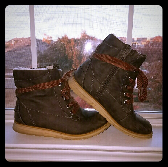 Olive booties
