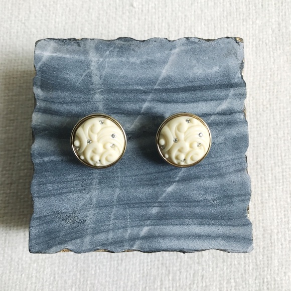 *PRICE DROP!* 'Guess' Round Earrings - Picture 2 of 4