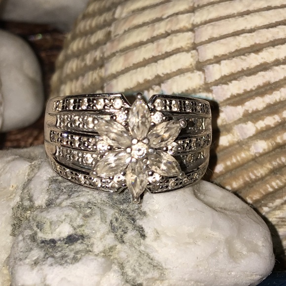 Sterling Silver flower ring size 8
