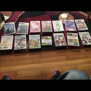 Wii gaming system with games & accessories