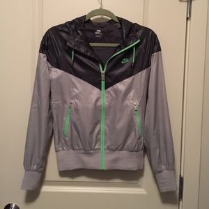 NIKE women's windbreaker jacket