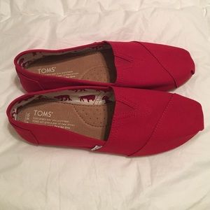 Red TOMS size 8.5 never worn!