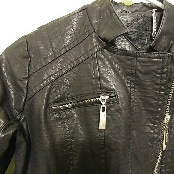 Leather jacket - Picture 2 of 4