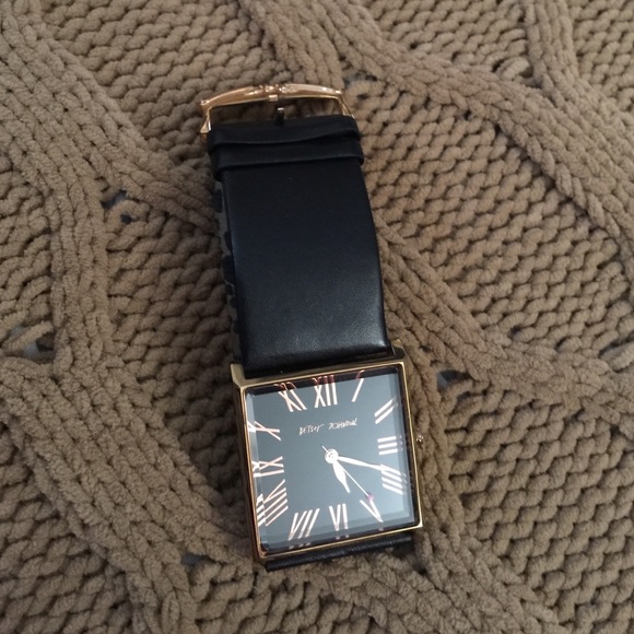 BETSEY JOHNSON ⌚️classy watch❤️  black and gold