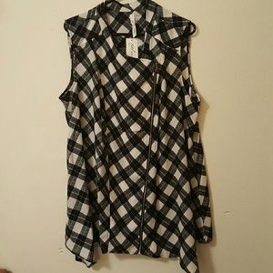 Cute plaid lightweight vest/tank. Size 2X