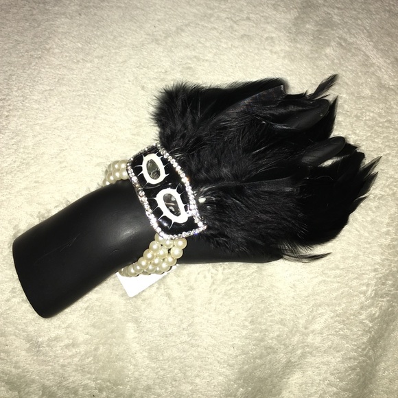 Gorgeous Pearl & Feather Masquerade Bracelet! SALE - Picture 2 of 4