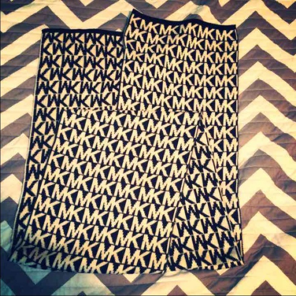 Michael kors scarf