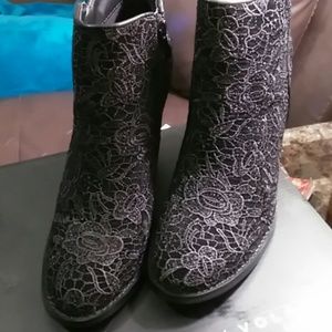 Very Volatile lace & saude ankle boots