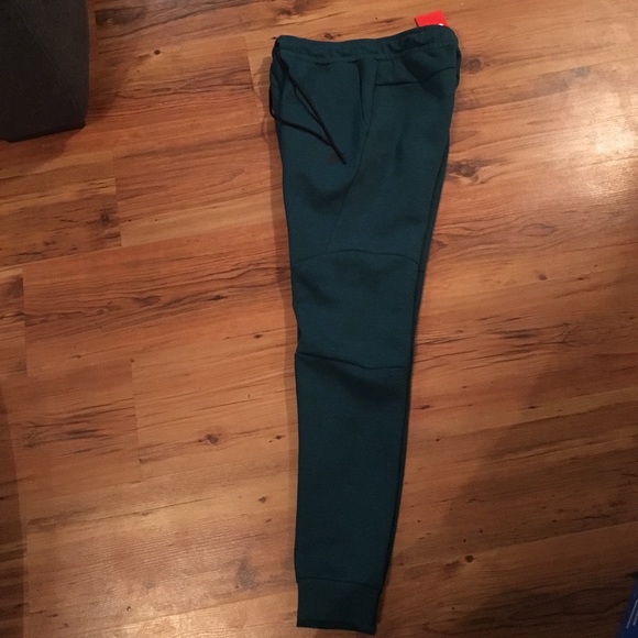 SOLD NWT Men's Nike Joggers Small - Picture 1 of 4