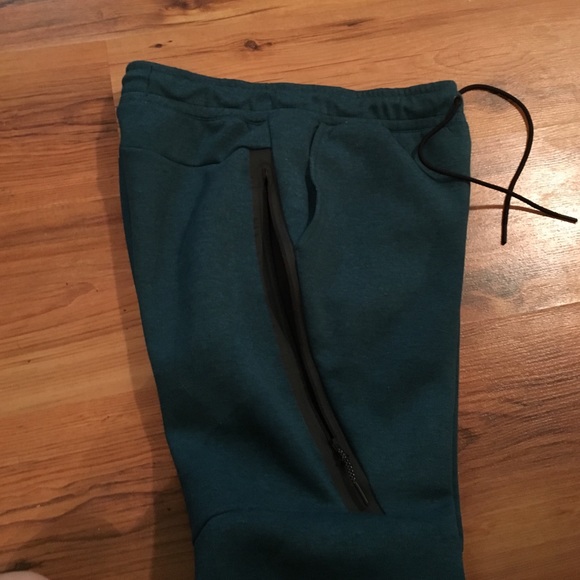 SOLD NWT Men's Nike Joggers Small - Picture 3 of 4