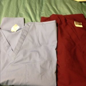 2 New scrub shirts Size 3 xl. Colors: wine. Blue