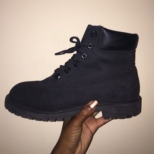 All black timberlands ✨