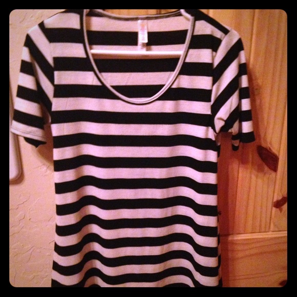 LulaRoe striped perfect tee
