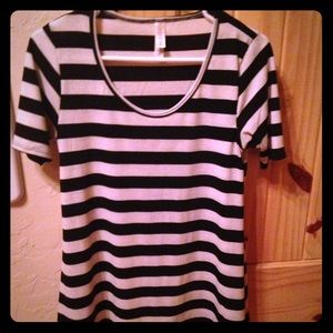LulaRoe striped perfect tee