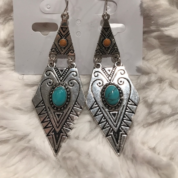 🆕Earrings - Picture 2 of 2