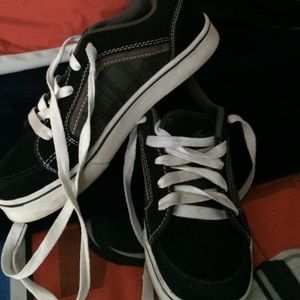 Boys size 4 skater shoes Maui and sons brand