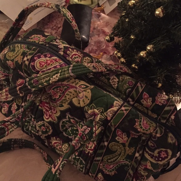 Vera Bradley Handbags - Beautiful and colorful Vera Bradley